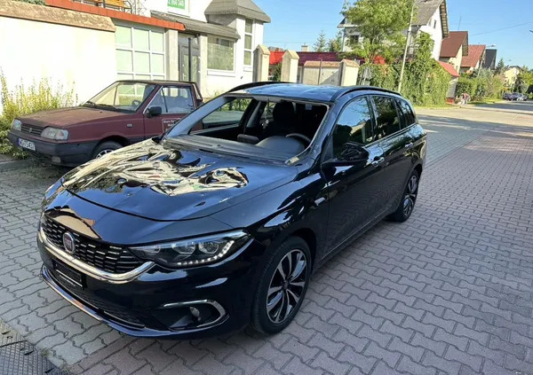 samochody osobowe Fiat Tipo cena 34900 przebieg: 90121, rok produkcji 2018 z Garwolin